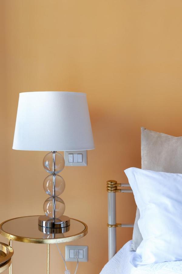 Starhost - Chez Mamie Apartment Salerno Luaran gambar