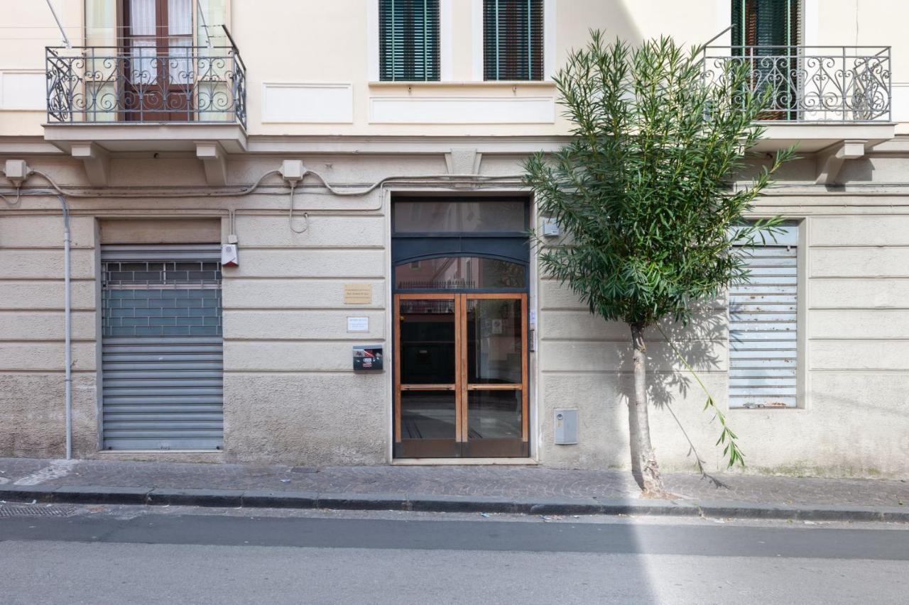 Starhost - Chez Mamie Apartment Salerno Luaran gambar