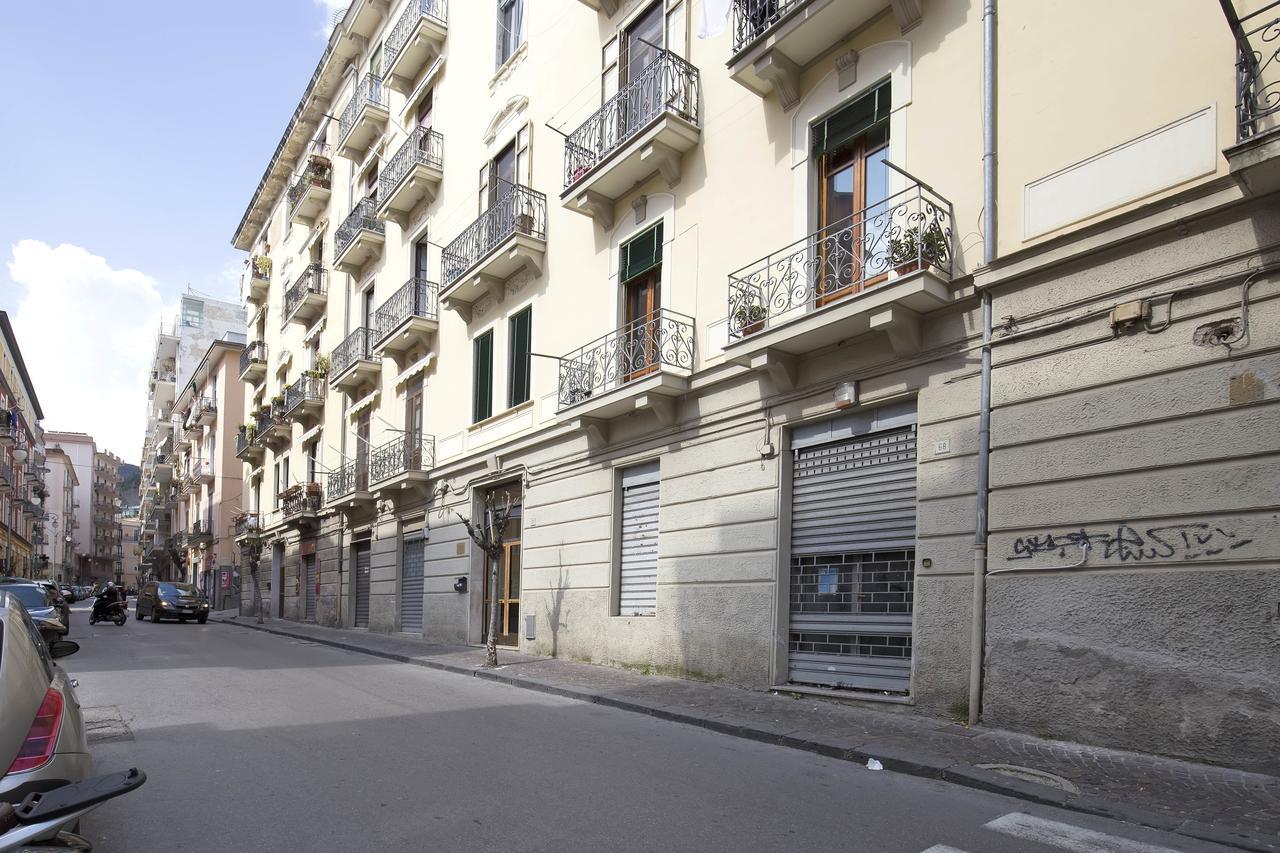 Starhost - Chez Mamie Apartment Salerno Luaran gambar