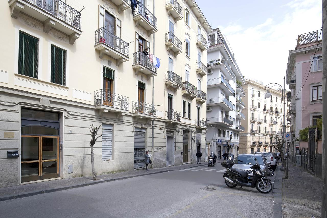 Starhost - Chez Mamie Apartment Salerno Luaran gambar